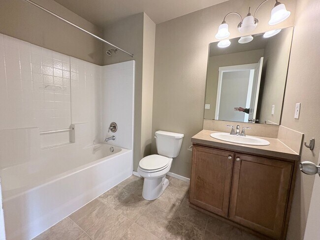 Building Photo - Vibrant 3 Bedroom in Coveted Snoqualmie Ridge!