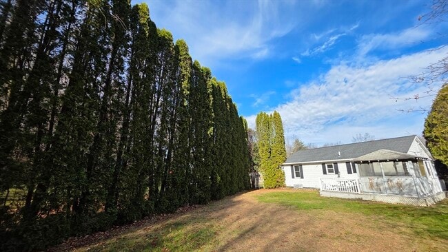 Building Photo - 13 E Brookfield Rd