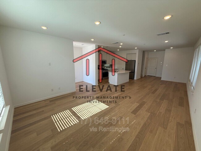 Building Photo - 724 4th St