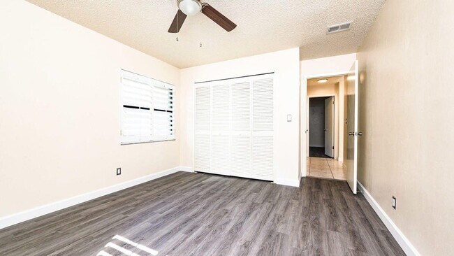 Building Photo - 4 Baywood Dr