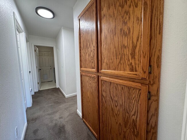 Building Photo - 1130 Shadow Mountain Dr