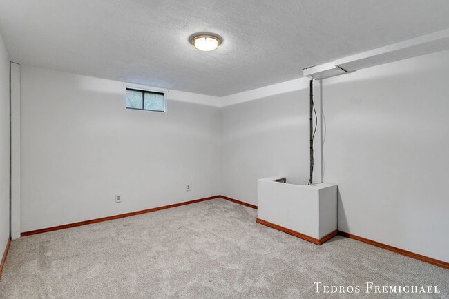 Building Photo - 1302 Griswold St SE