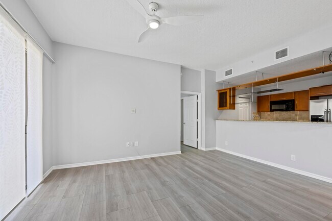 Building Photo - 511 Lucerne Ave