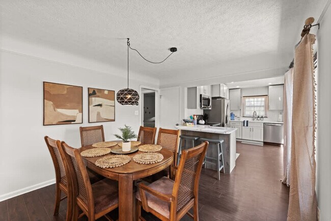 Building Photo - 6430 Olde York Rd