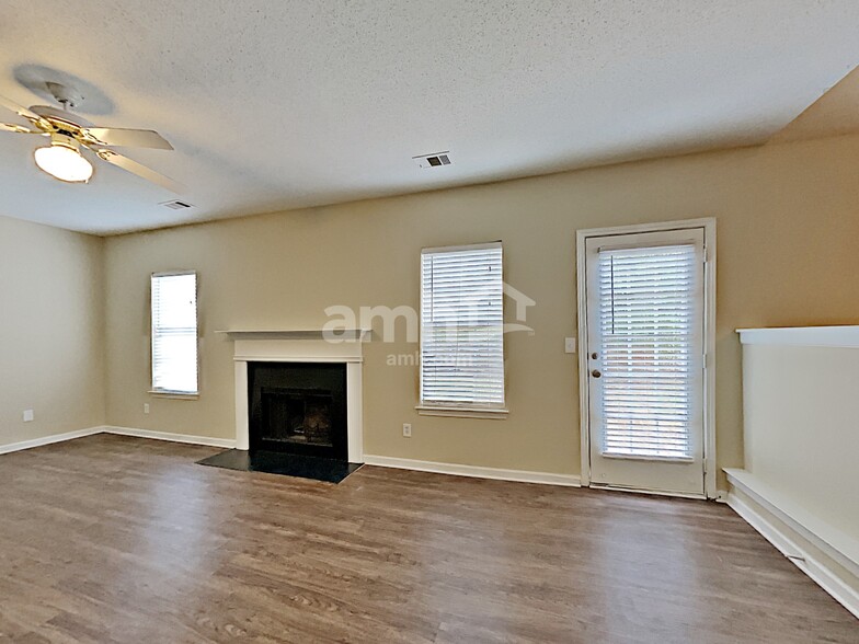 Building Photo - 716 Fletcher Dr