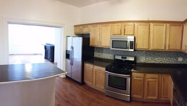 Building Photo - Huge Luxury South Side Home w/ Stainless K...