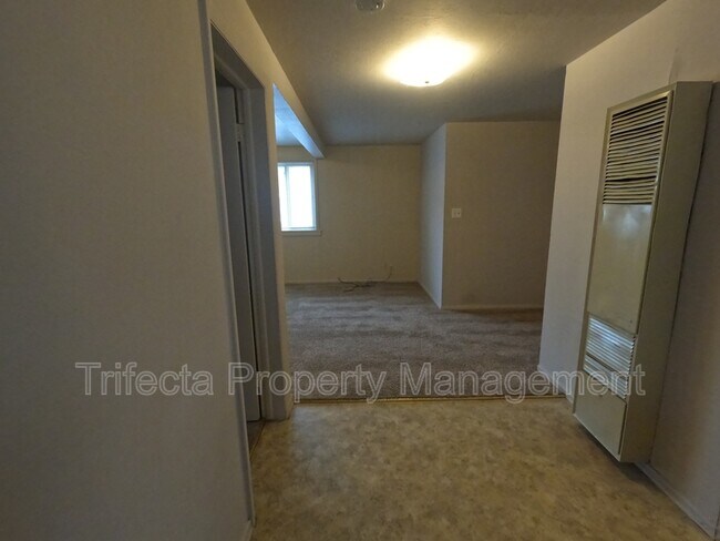 Building Photo - 417 N Hollywood St