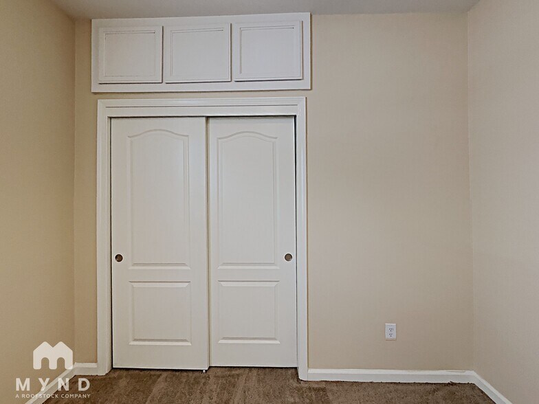 Building Photo - 6890 Apus Dr