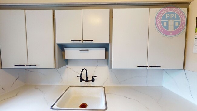 Building Photo - OREGON CITY / DEPOSIT FREE MOVE IN WITH OB...