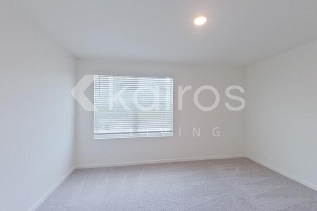 Building Photo - 677 Castillo Dr