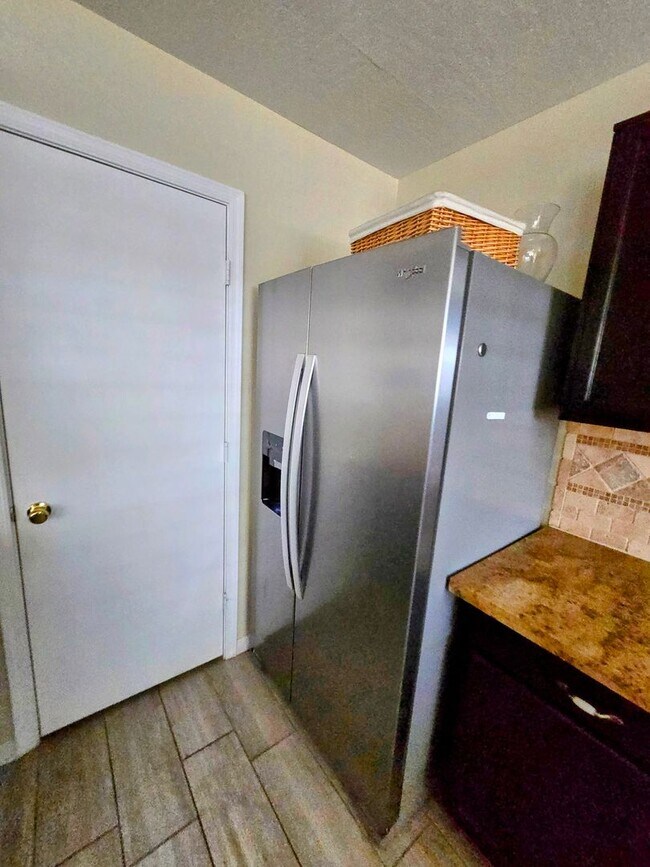 Building Photo - STUNNING 4 Bed, 2.5 Bath Oasis with Pool Your Dream Home Awaits!