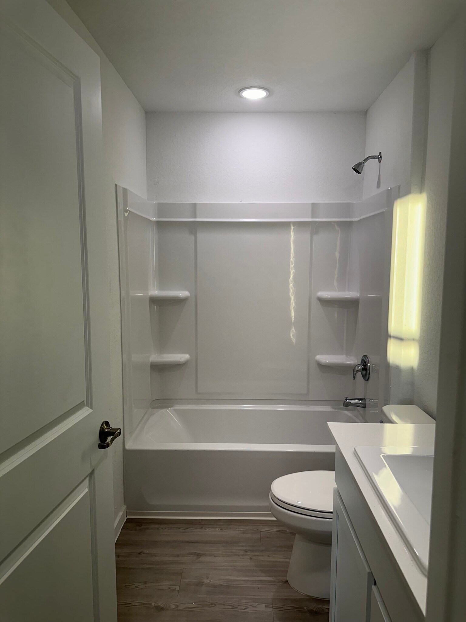 Common Bathroom - 13223 Faxon Pass