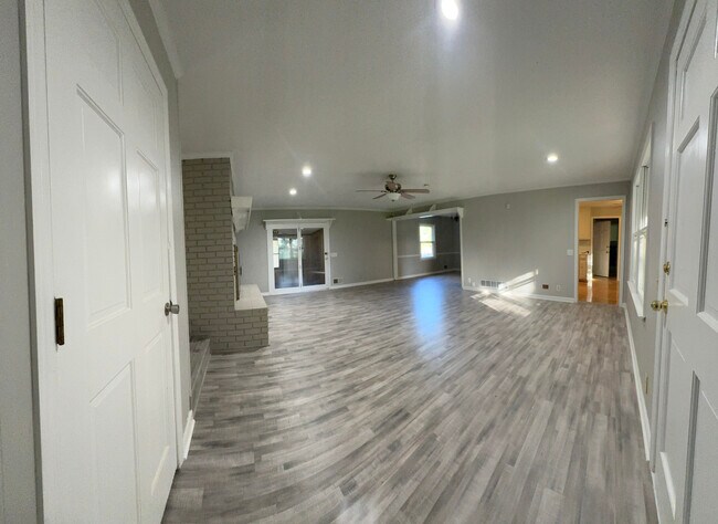 Building Photo - 160 Cotton Road