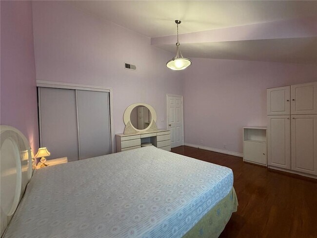 Building Photo - 1015 Arcadia Ave