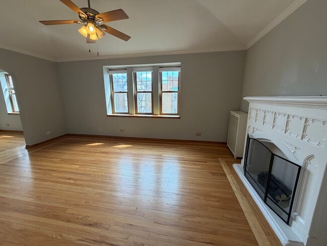 Building Photo - 10913 S Longwood Dr