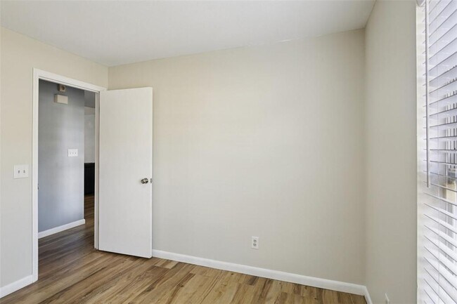 Building Photo - 3501 W Reynolds St