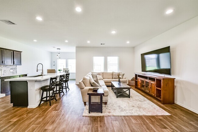 Building Photo - 21223 Riverdew Dr
