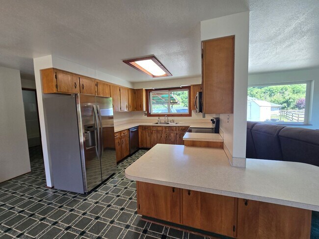 Building Photo - 2 Plus bedroom, 1 Bathroom House in Sedro ...