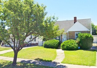 Building Photo - 3 BED 1.5 BATH BEAUTIFUL SINGLE FAMILY HOM...