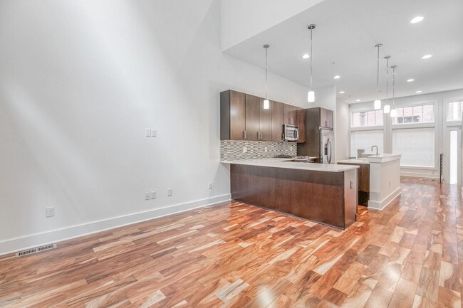 Building Photo - Old City Townhome