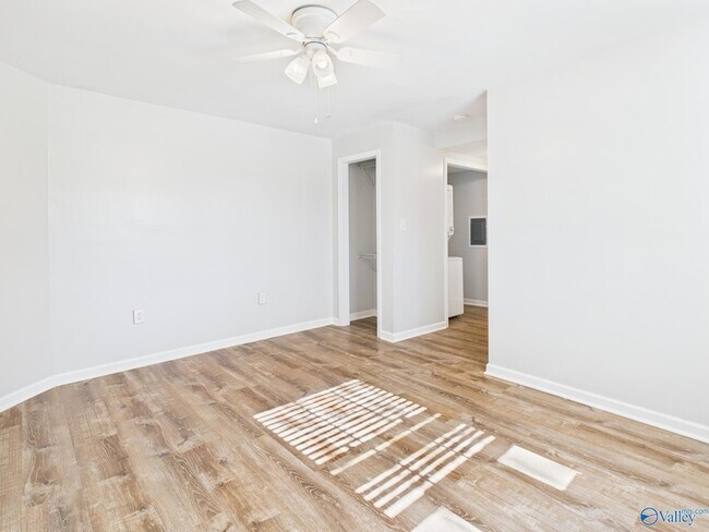 Building Photo - 2104 Levert St NE