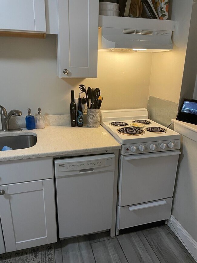 Building Photo - Great 2 Bed for Students