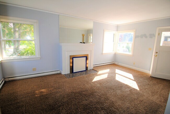 Building Photo - Charming 3 Bedroom, 2 Bath House For Rent!!