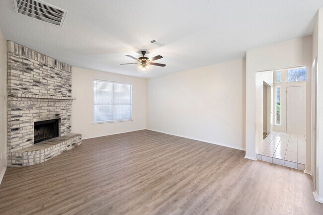 Building Photo - 6917 Club Creek Dr