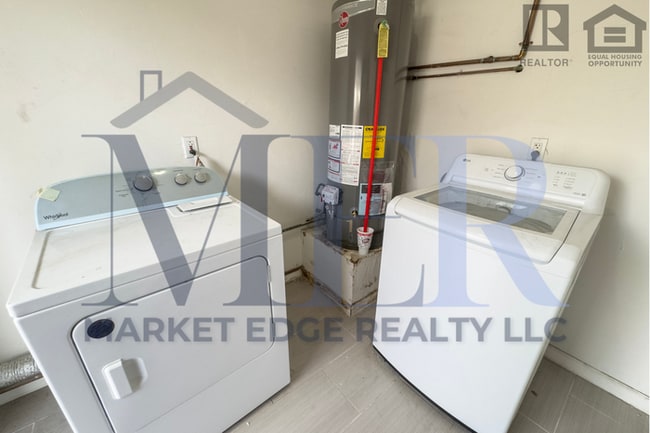 Building Photo - 4Bed/2Bath House at Alma School Rd/Ray Rd! Ready for Immediate Move-In! -- FENCED-IN YARD! NO HOA!