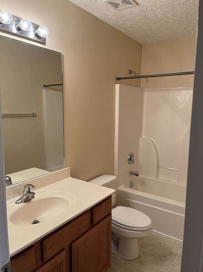 Building Photo - 2011 Orlimar Ct