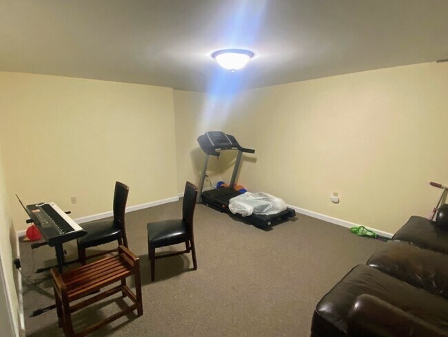 Building Photo - 224 Park St