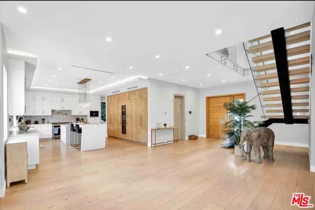 Building Photo - 13812 Cumpston St