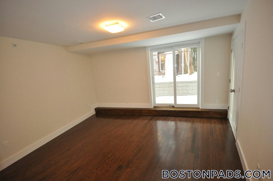 Building Photo - 20 Sussex St