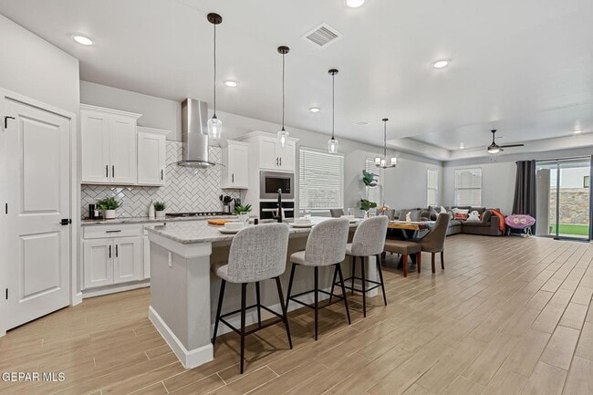 Building Photo - 824 Paseo Solar Dr