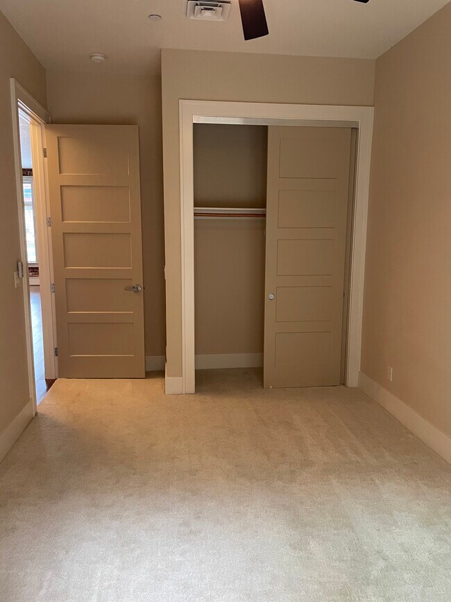 Building Photo - 441 State St