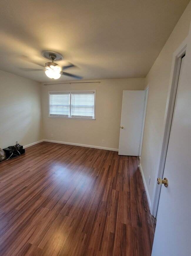 Building Photo - 3 Bedroom 2 Bathroom Home with One Car Attached Garage in Valley Park Homes Subdivision