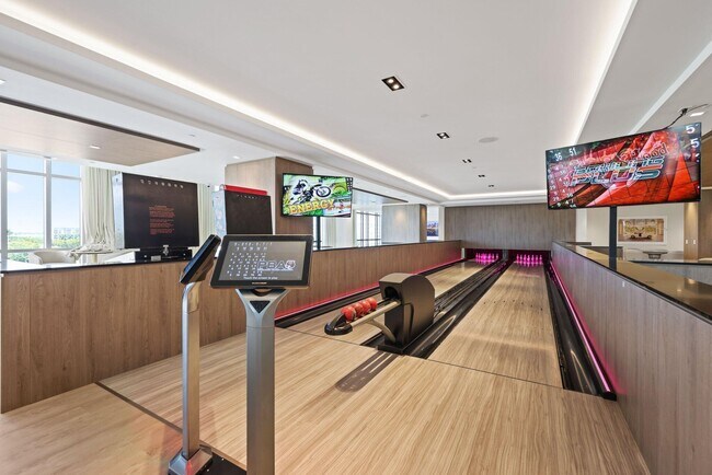 Building Photo - 220 Lake Shore Dr