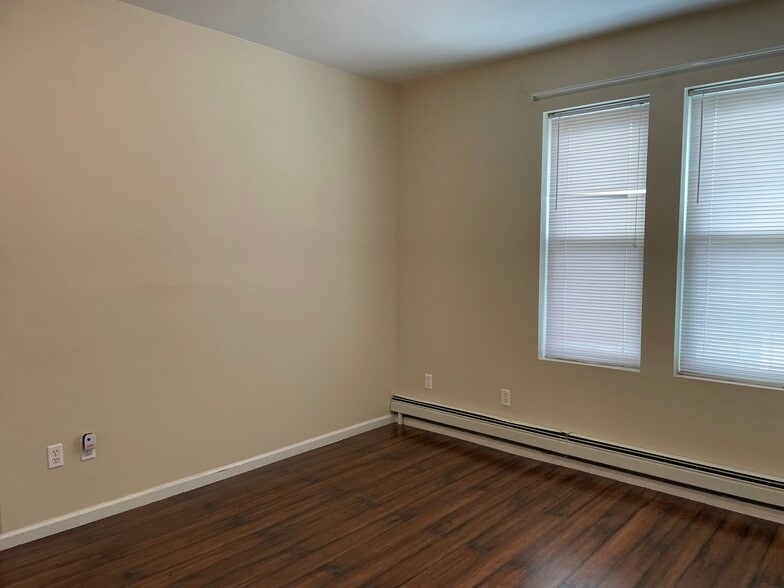 Building Photo - 684 85th St