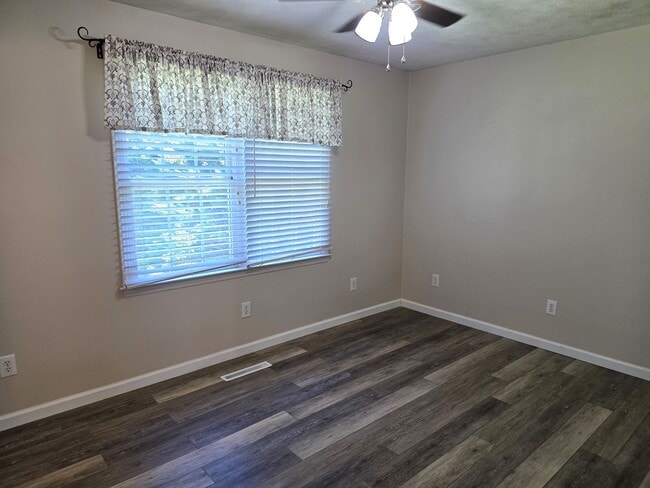 Building Photo - 273 Woodbridge Dr