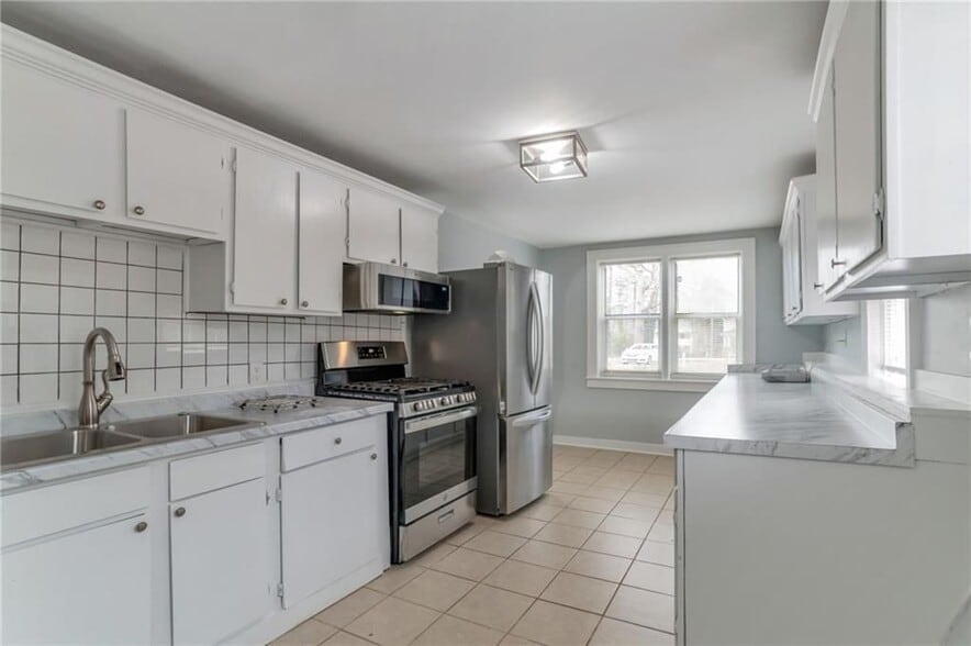 Building Photo - 2545 White Oak Dr