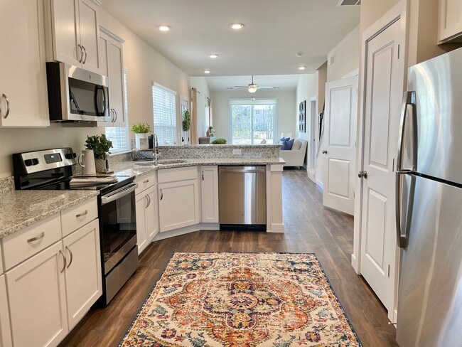 Building Photo - Cardinal | 4 Bed 2.5 Bath | Garage | 1895 sf | $2930-$3370 | 6, 7, 8, 9, 11, 12, 13, 14, 15 and 1...