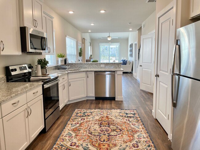 Building Photo - Cardinal | 4 Bed 2.5 Bath | Garage | 1895 sf | $2959-$3255 | 8, 9, 10, 12, 14, and 15 month lease...