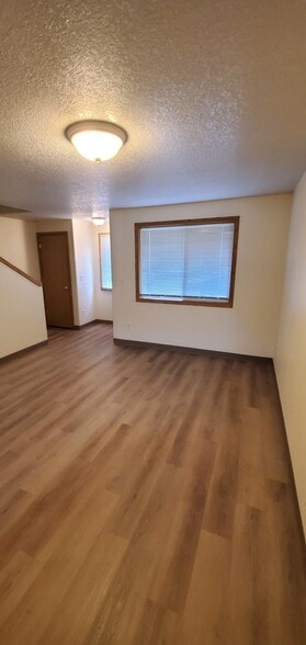 Entry - 825 Maple St