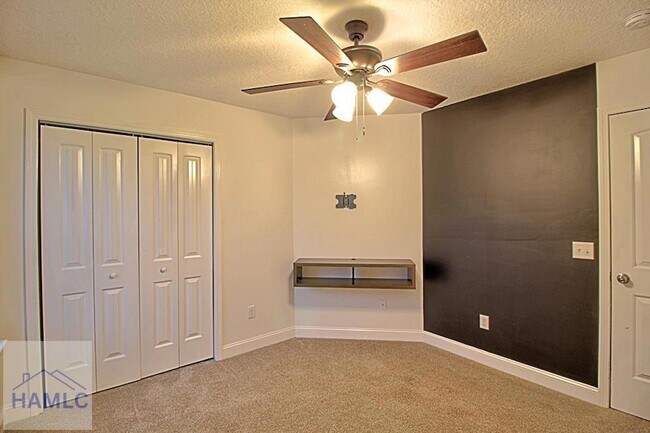 Building Photo - 432 Fairview Cir