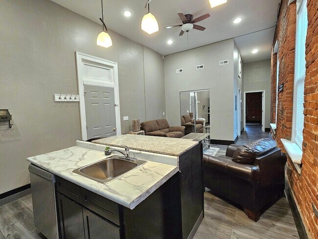 Building Photo - 4 N Park Pl