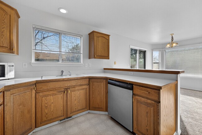 Building Photo - 2074 N Siesta Ave