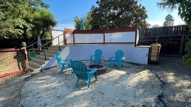 Building Photo - Concord Beautiful 4 bedroom 2 bathroom home in nice neighborhood with large yard!