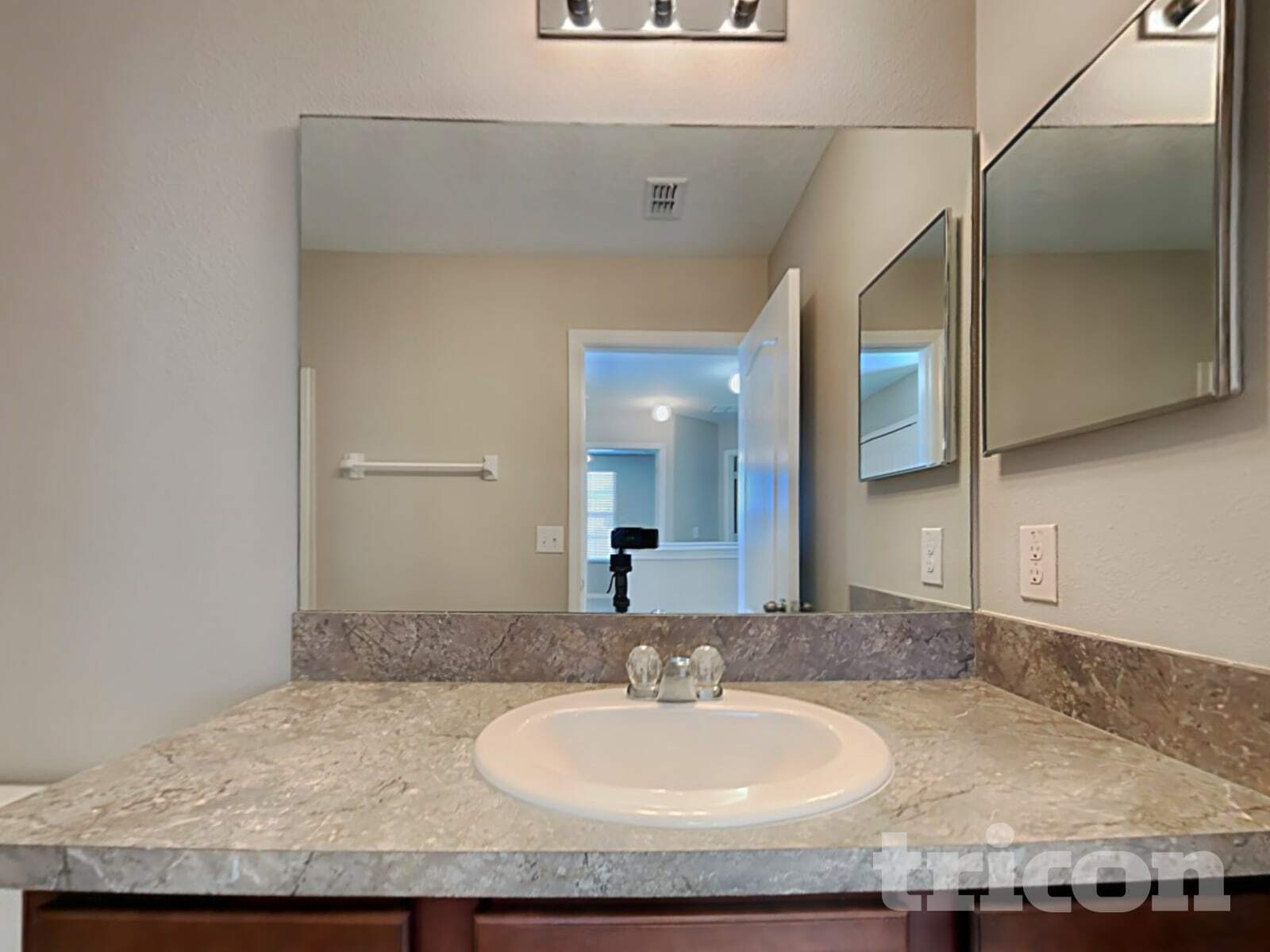 Building Photo - 4938 Reflecting Pond Cir