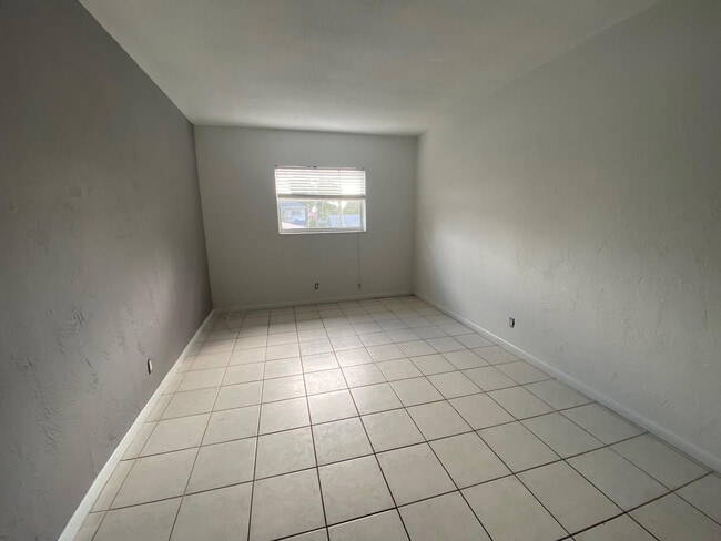 Building Photo - 3421 NE 15th Ave