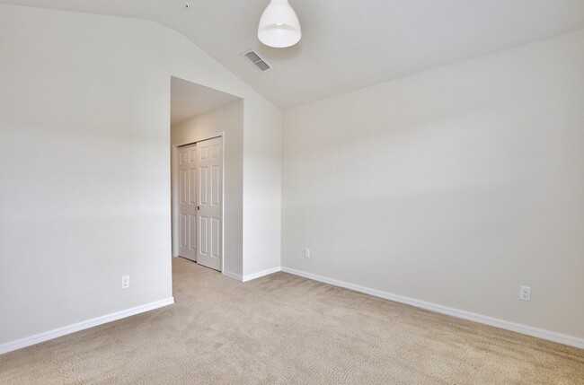 Building Photo - Beautiful 3/2.5 Spacious Townhome with 1 Car Garage in the Gated Community of Jackson Park - Orla...